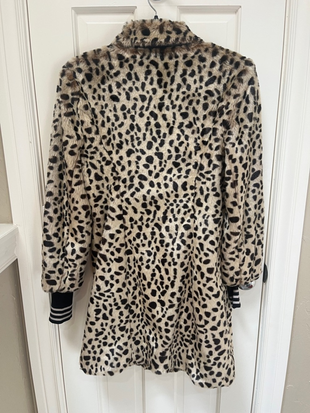 CAbi Leopard-Print Faux Fur Jacket - Rare Find! - Picture 3 of 6
